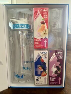 Cirkul Plastic Water Bottle + 3 Flavors